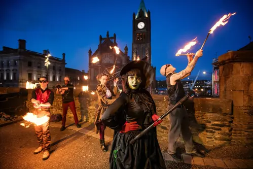 Lễ hội Halloween Derry 2025 – Trải nghiệm lễ hội Halloween lớn nhất Châu Âu