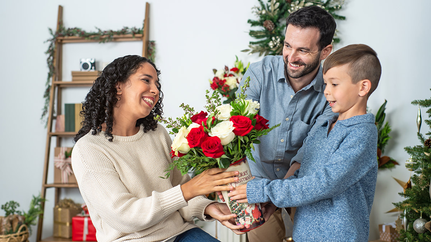 8/3 tặng gì cho mẹ? Gợi ý quà 8/3 cho mẹ ý nghĩa & thiết thực nhất từ Du Lịch Triều Hảo