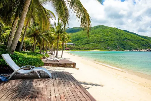 Tam Á Hải Nam: Có gì ngoài resort và bãi cát trắng? 