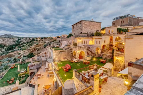 Khách sạn hang đá Thổ Nhĩ Kỳ có lạnh không? Bật mí tiện nghi bất ngờ mới nhất 2026 