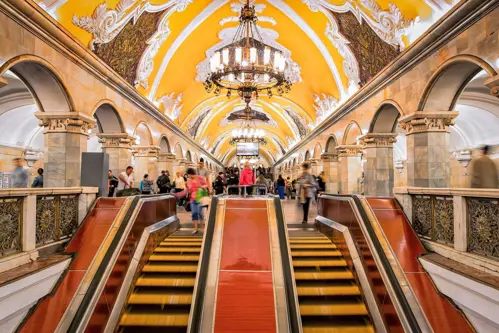 Metro Moscow - Khám phá “cung điện dưới lòng đất” đẹp nhất nước Nga 2026 