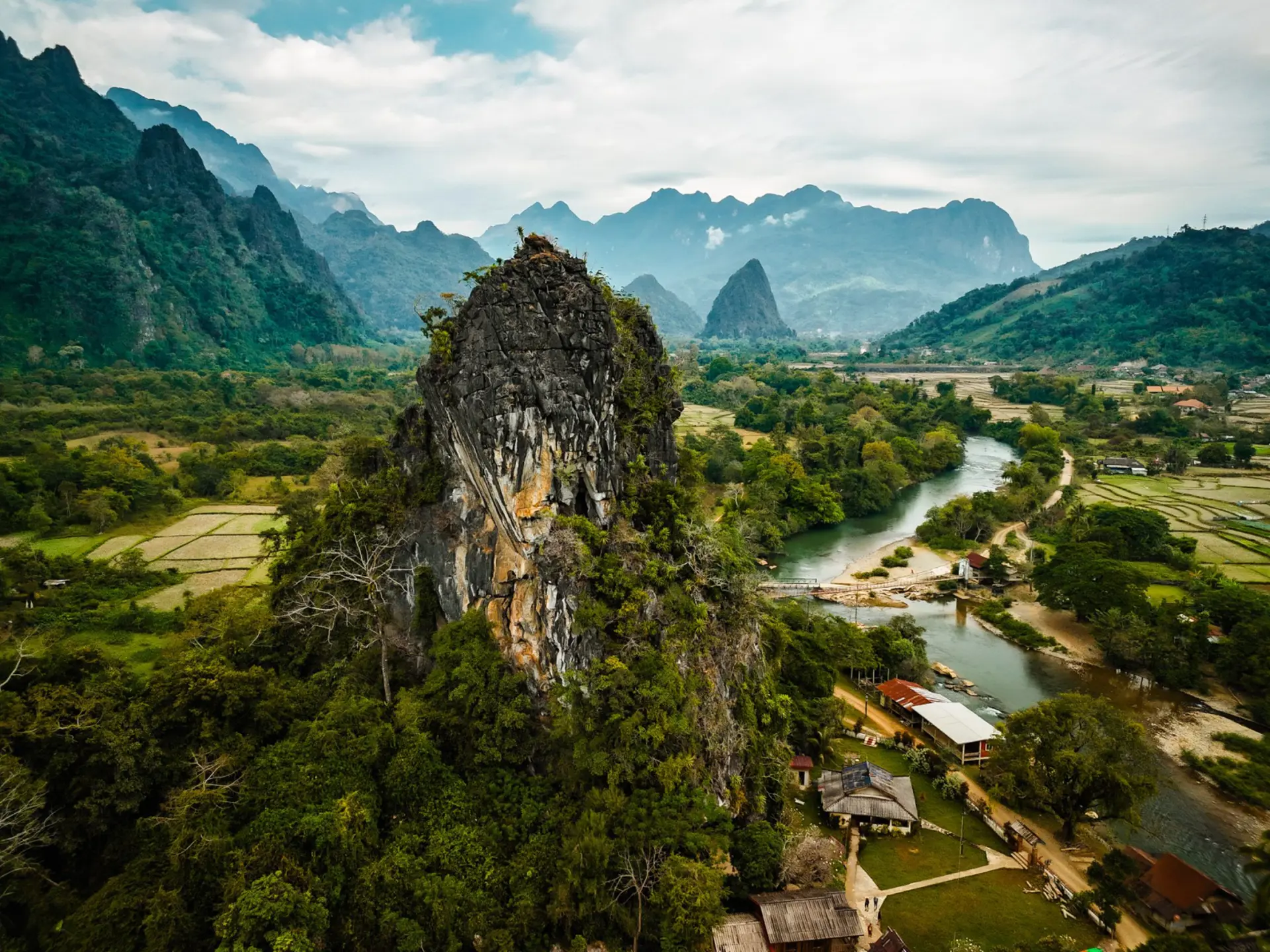 Vang Vieng mùa nào đẹp? Thời tiết và thời điểm lý tưởng 