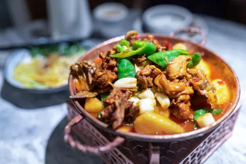 Ẩm thực Tân Cương - Vì sao hương vị khác hẳn món Hoa quen thuộc?