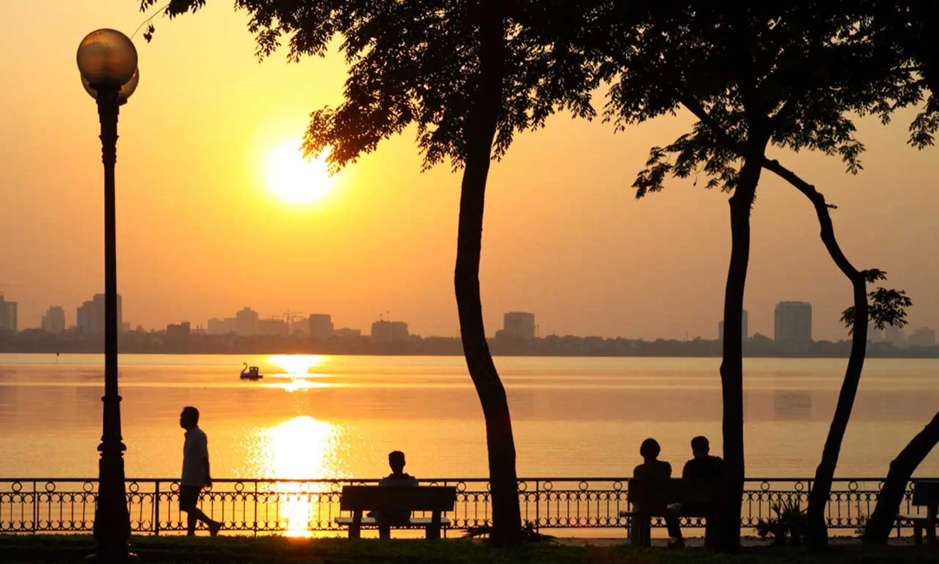 Hồ Tây buổi sáng có gì? Ăn sáng, cafe và đi bộ ở đâu?