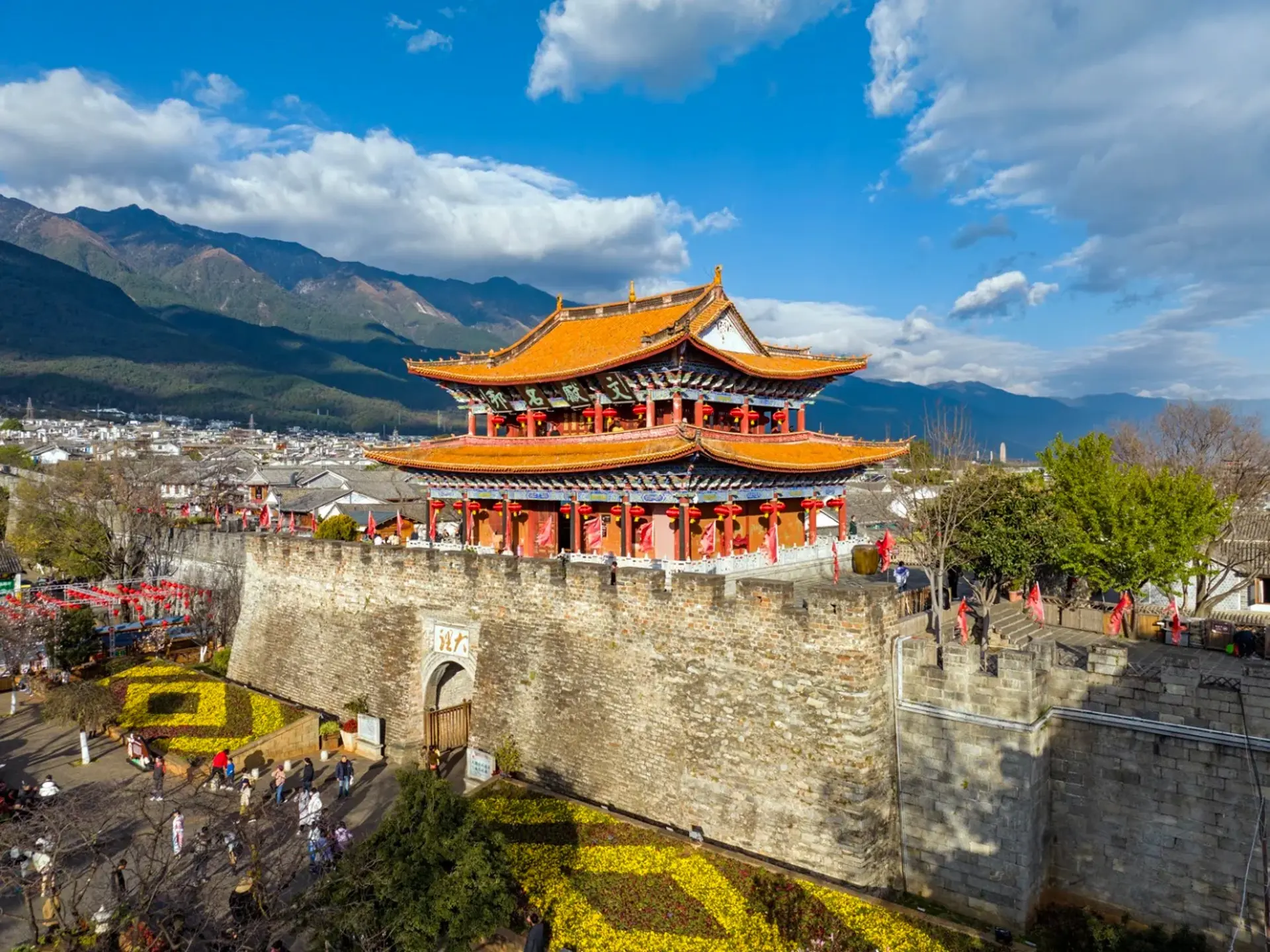 Thành cổ Đại Lý nên tham quan sáng hay tối? 2 trải nghiệm đáng thử