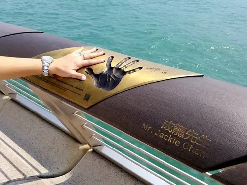 Avenue of Stars Hong Kong: 7 trải nghiệm đáng khám phá ngoài tượng Lý Tiểu Long
