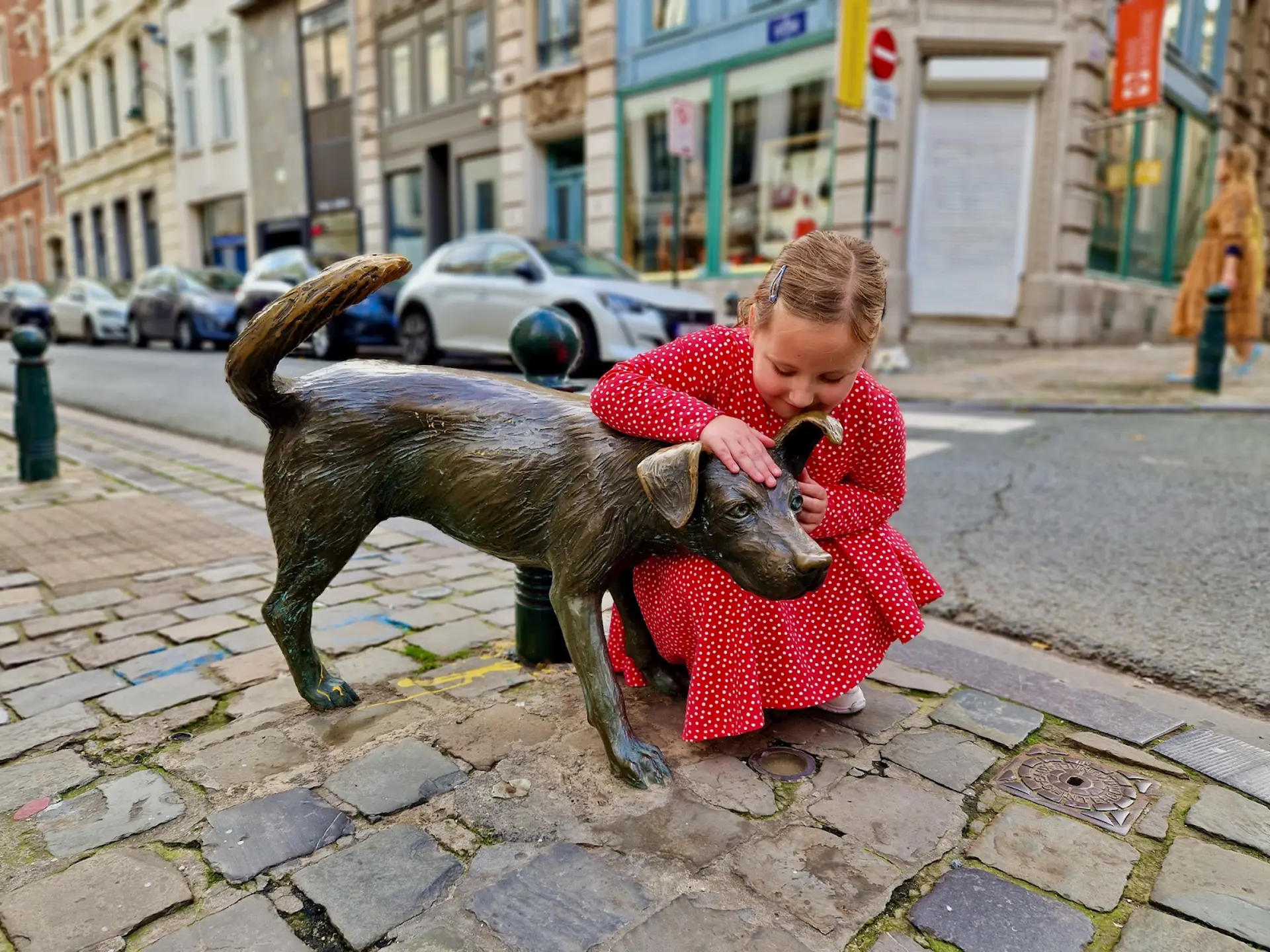 Không Chỉ Có Manneken Pis! Brussels Còn Có 2 Bức Tượng "đứng Tè" Khác