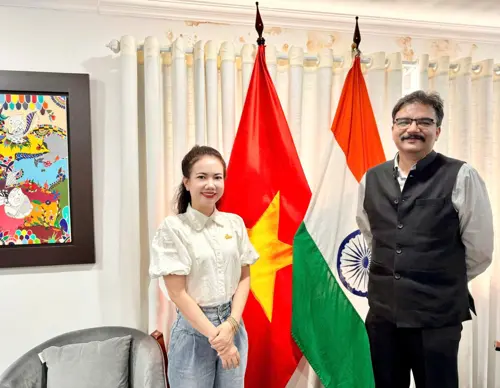 Du Lịch Triều Hảo Chúc Tết Và Trao Quà Tri Ân Tổng Lãnh Sự Quán Ấn Độ