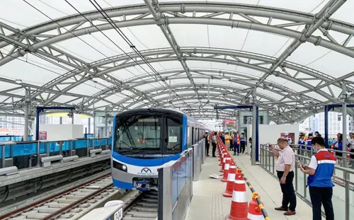 Tàu Metro Tuyến Số 1 - Miễn Phí Vé 1 Tháng Cho Người Dân Sử Dụng