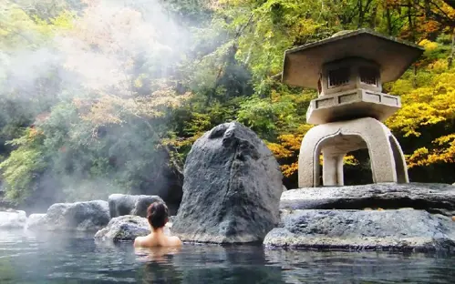 Onsen Nhật Bản mùa xuân có gì đặc biệt? Cẩm nang trải nghiệm Nhật Bản 2026 