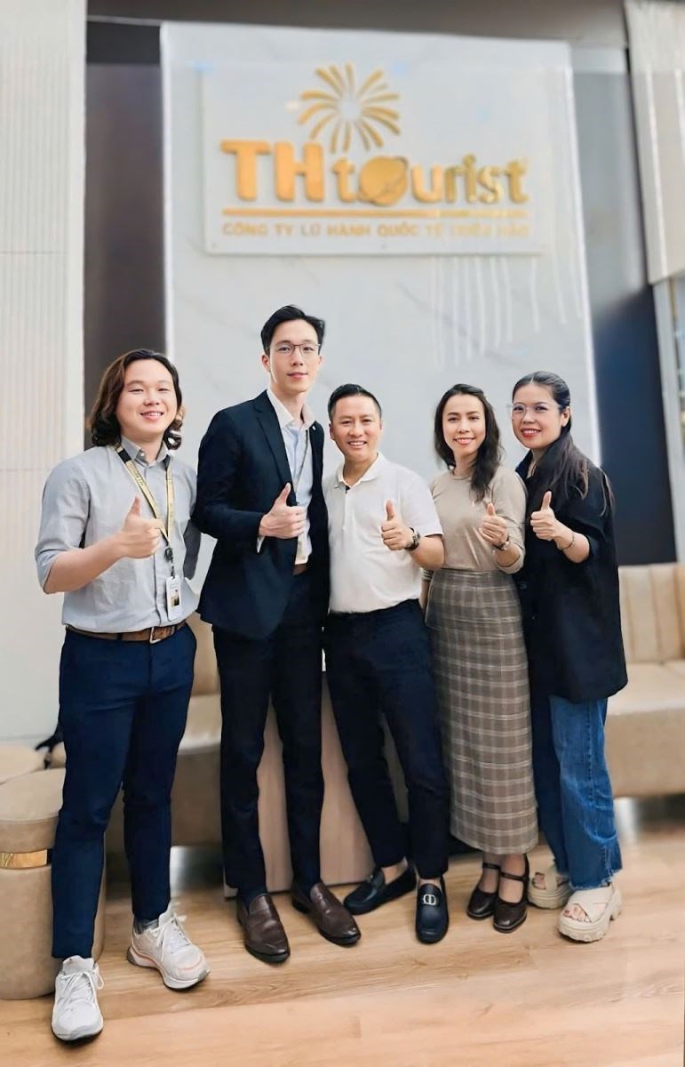 Hãng Hàng Không 5 Sao Starlux Đến Thăm Du Lịch Triều Hảo