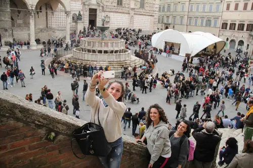 Lễ hội sô cô la Perugia: Mùa thu nước Ý “tan chảy” trong vị ngọt mê say