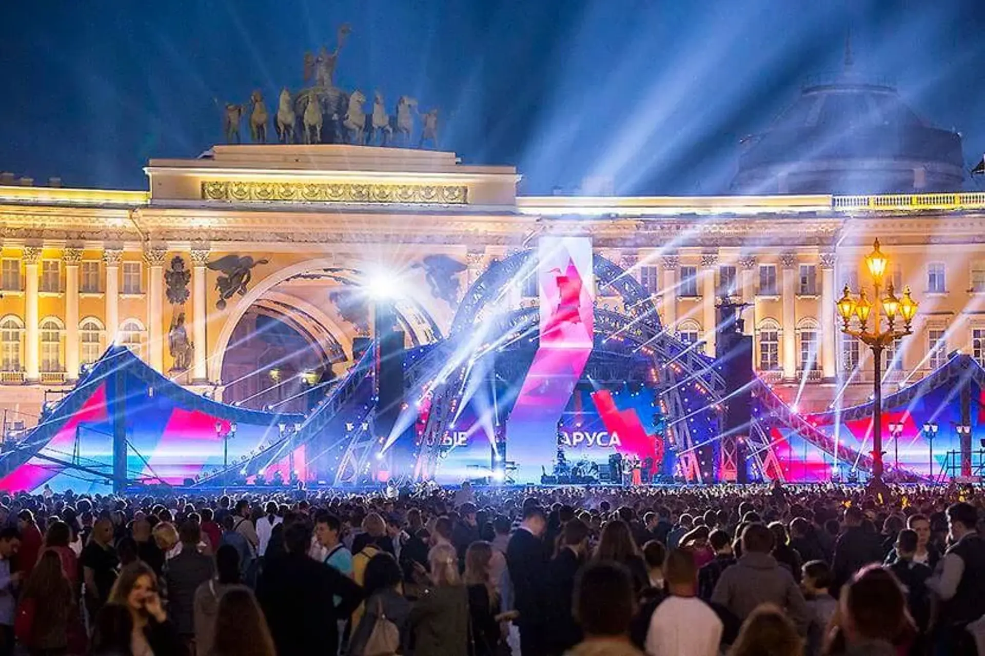 Du Lịch Nga 2025 – Trải Nghiệm Lễ Hội Cánh Buồm Đỏ Thắm Trong Màn Đêm Trắng Saint Petersburg