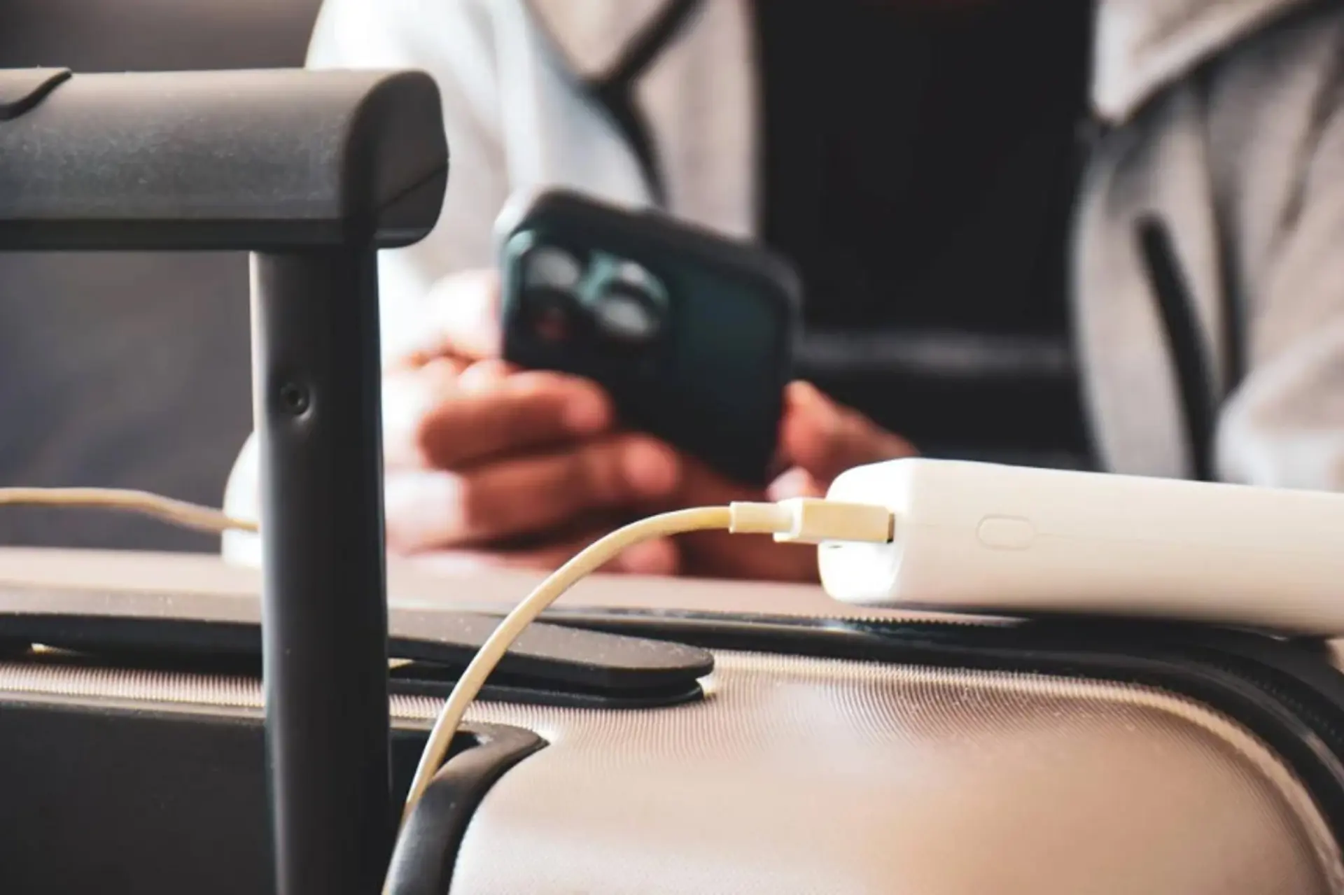 13 hãng hàng không cấm mang pin sạc dự phòng từ 1/10 | Tin tức Du Lịch Triều Hảo