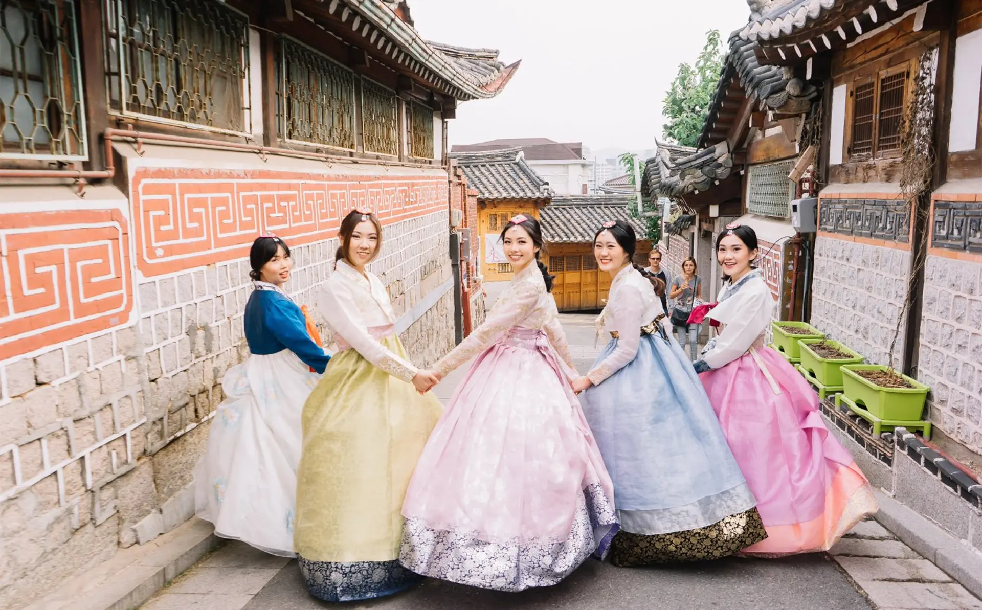 Hanbok năm mới  2026 & viếng cung điện đầu xuân tại Seoul cùng Triều Hảo 