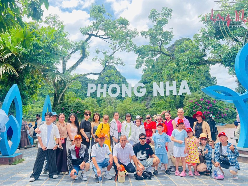 Hành Trình Khám Phá Miền Trung :  Đà Nẵng - Huế - Quảng Bình 