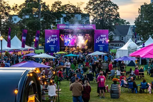 Lễ hội rượu vang Niagara 2025 | Thưởng thức hương vị nồng nàn giữa mùa thu Canada