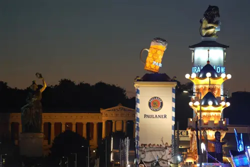 Văn hoá lễ hội bia Oktoberfest 2025 | Nghi thức đặc sắc và trải nghiệm tại Munich, Đức