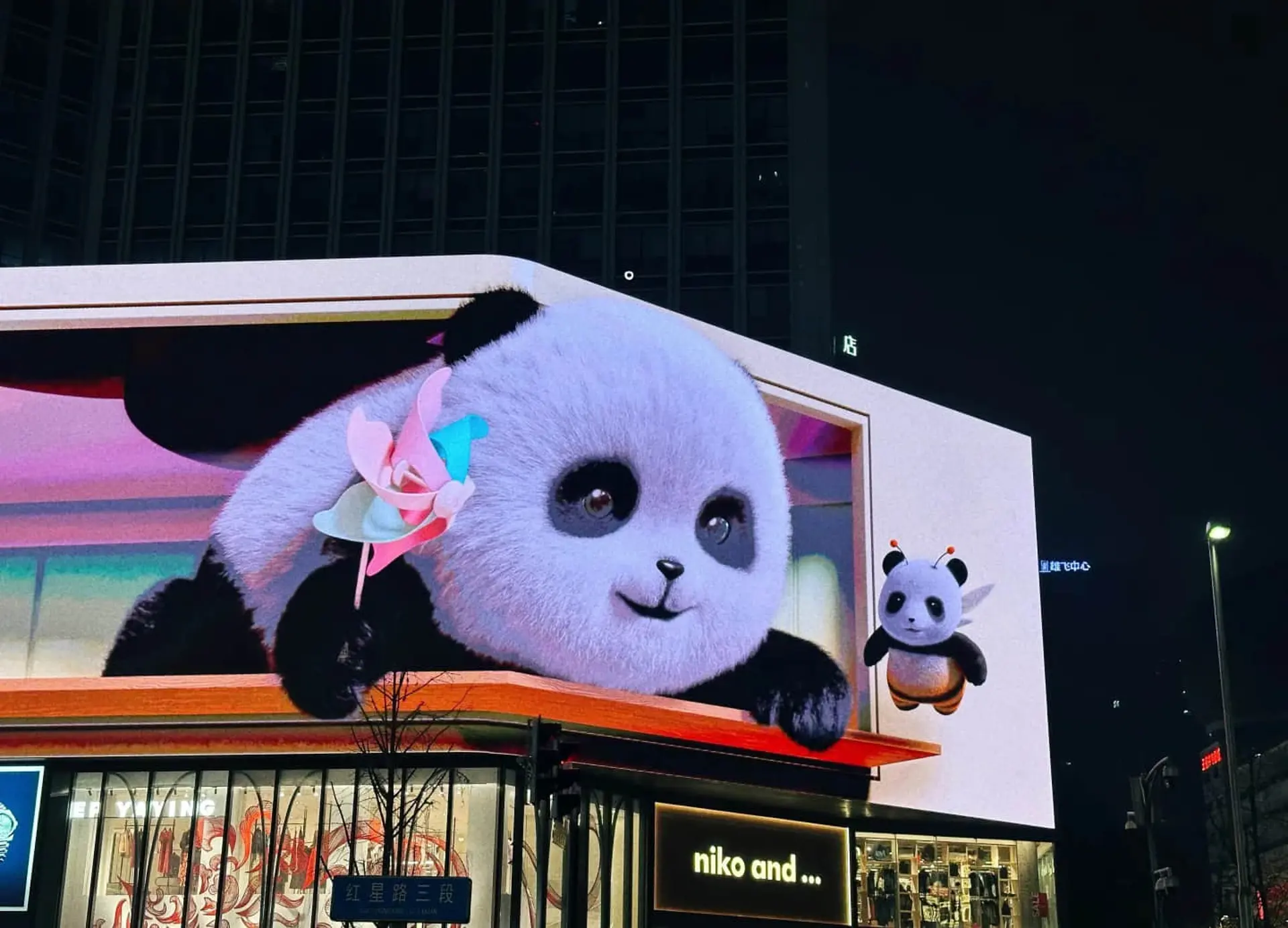 Xuân Hi Lộ Thành Đô | Thiên đường mua sắm sôi động ở Trung Quốc 2025