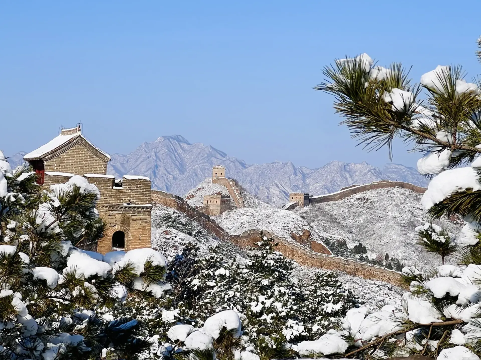 Vạn Lý Trường Thành mùa đông 2025 – Kỳ quan hùng vĩ trong tuyết trắng