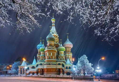 Nhà thờ Thánh Basil Moscow – Biểu tượng sắc màu rực rỡ của nước Nga
